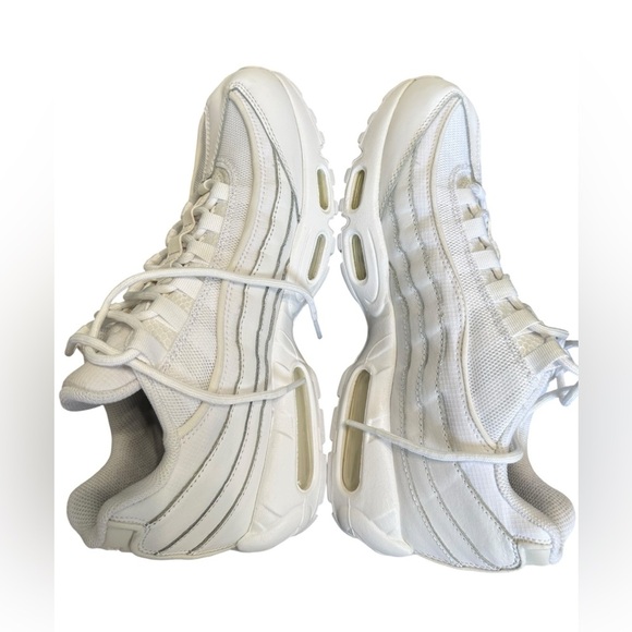 Nike Shoes Mens 9.5 Triple White Air Max 95 Essential Sneakers CT1268-100 - Picture 4 of 12